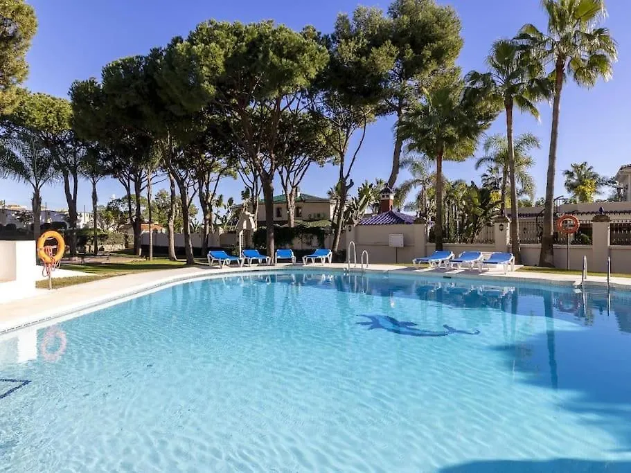 2 Bdr Apartment Next To The Beach In Puerto Banus Marbella