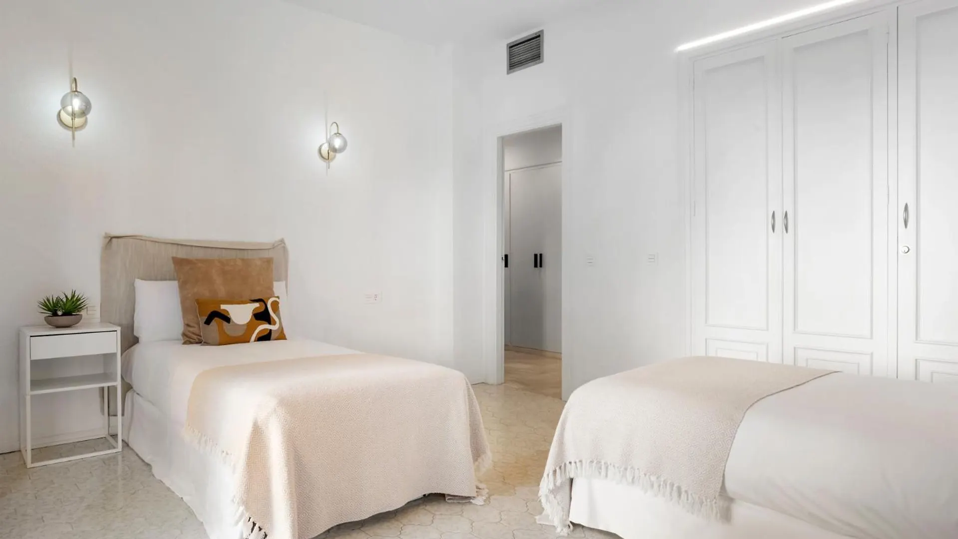 2 Bdr Apartment Next To The Beach In Puerto Banus Marbella