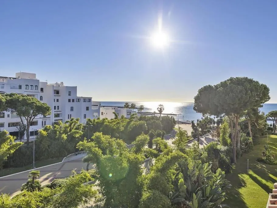 2 Bdr Apartment Next To The Beach In Puerto Banus Marbella