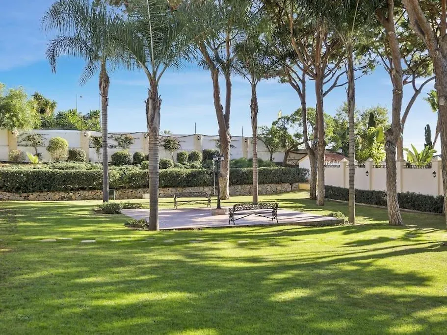 2 Bdr Apartment Next To The Beach In Puerto Banus Marbella 0*,
