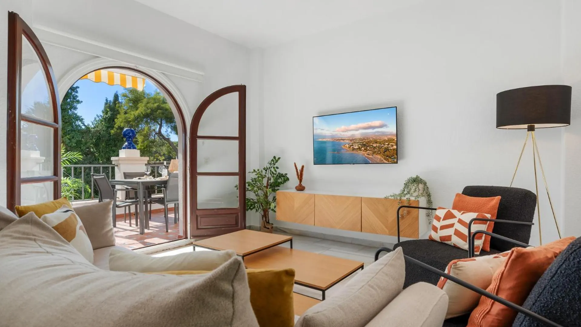2 Bdr Apartment Next To The Beach In Puerto Banus Marbella Spain