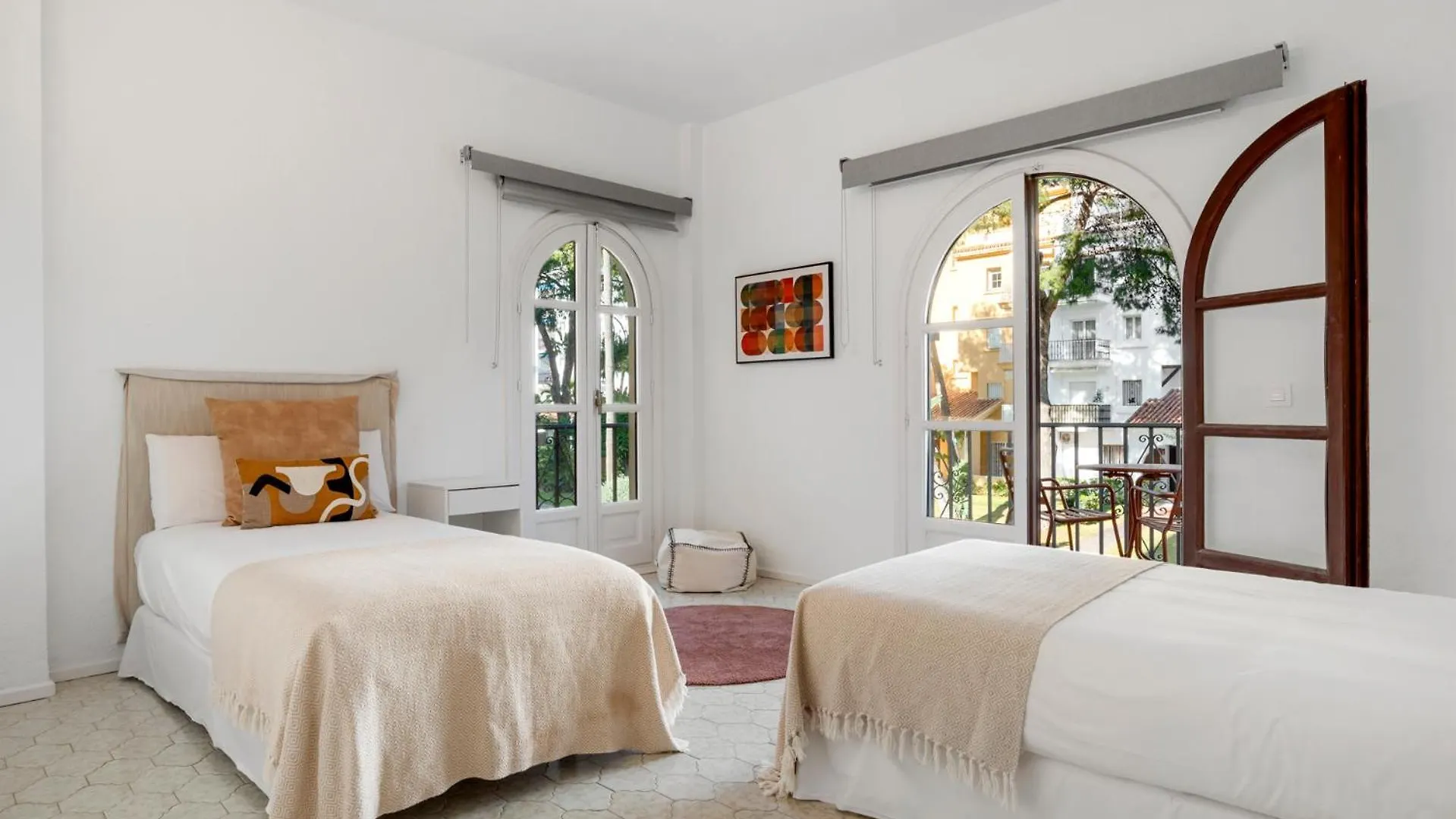2 Bdr Apartment Next To The Beach In Puerto Banus Marbella