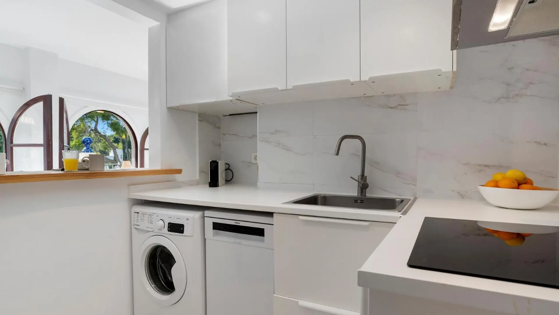 2 Bdr Apartment Next To The Beach In Puerto Banus Marbella