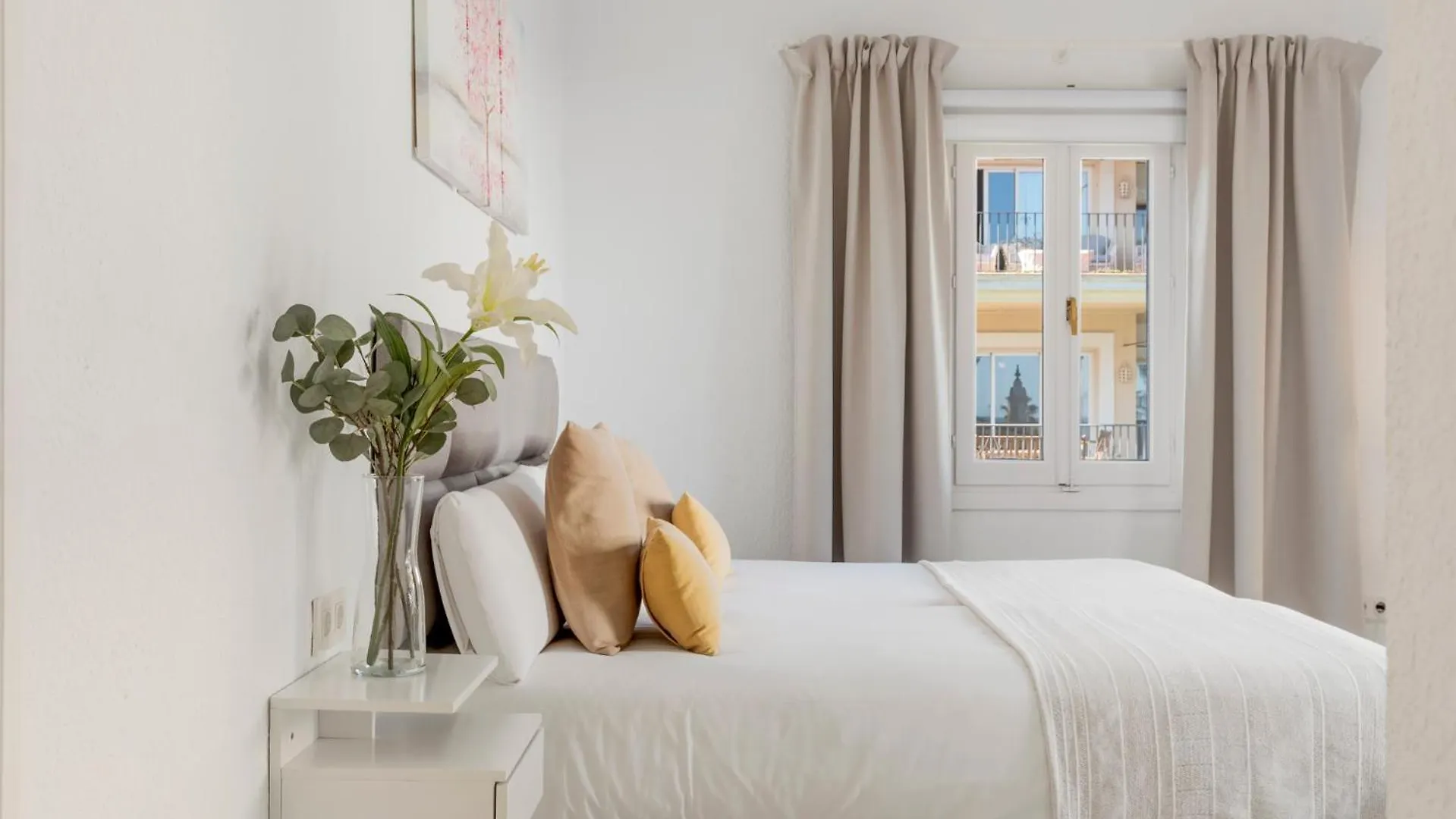 2 Bdr Apartment Next To The Beach In Puerto Banus Marbella 0*,