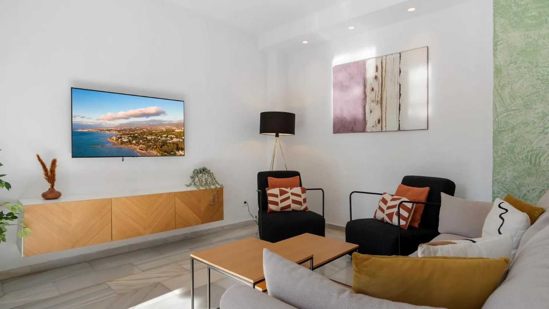 2 Bdr Apartment Next To The Beach In Puerto Banus Marbella