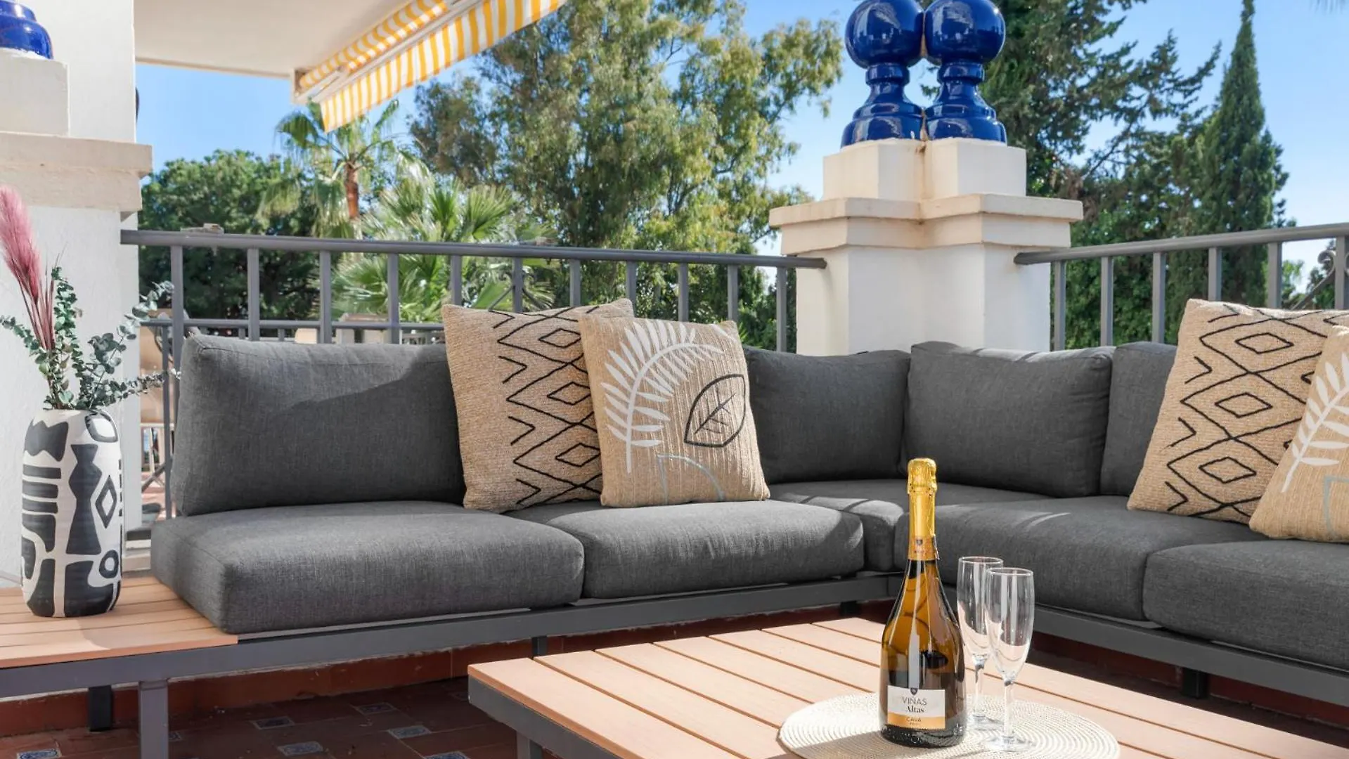 2 Bdr Apartment Next To The Beach In Puerto Banus Marbella Spain
