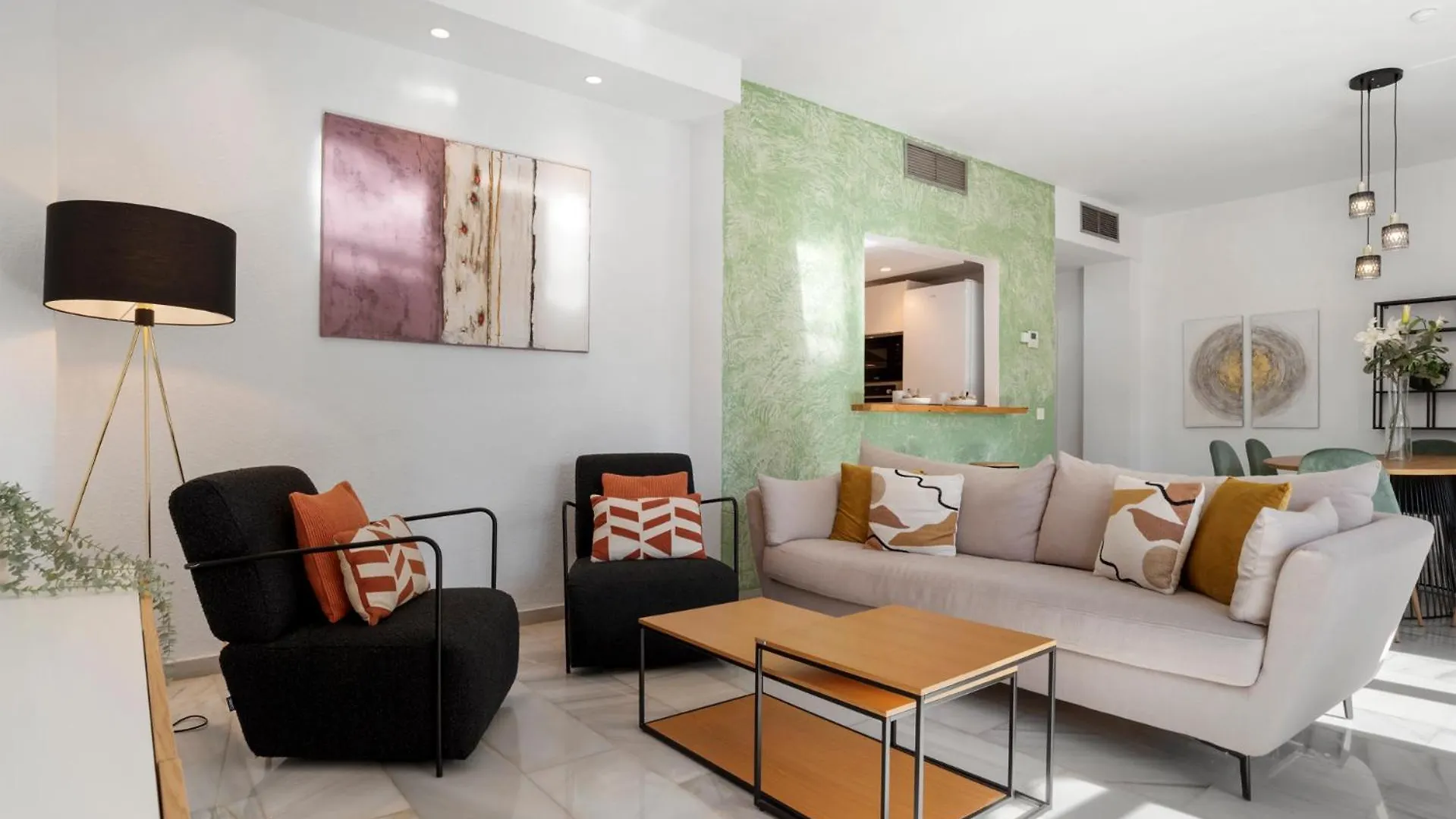 2 Bdr Apartment Next To The Beach In Puerto Banus Marbella Hiszpania